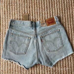 Levi’s Women’s Light Wash 501 Original Shorts Size 28 NWT
